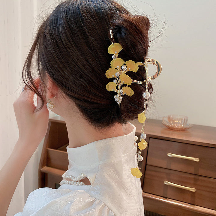 Pince à cheveux à pompon en feuille de ginkgo 