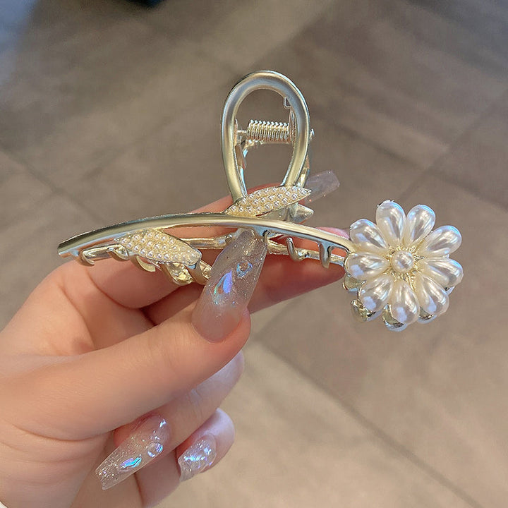 Haarspange mit Perlenblume