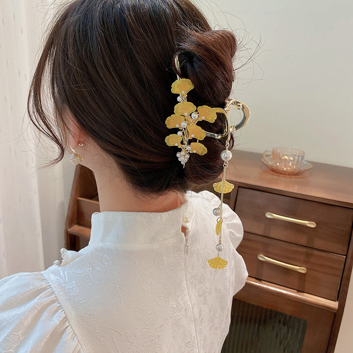 Pince à cheveux à pompon en feuille de ginkgo 