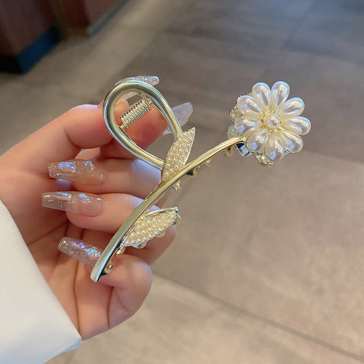 Haarspange mit Perlenblume